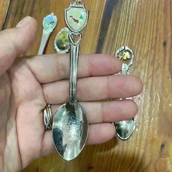 Collectible silver spoons set of 4 - Picture 4 of 6